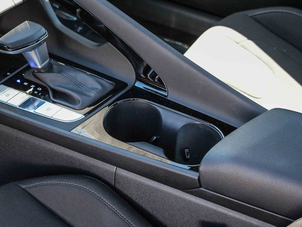 2024 Hyundai Elantra SEL photo 18