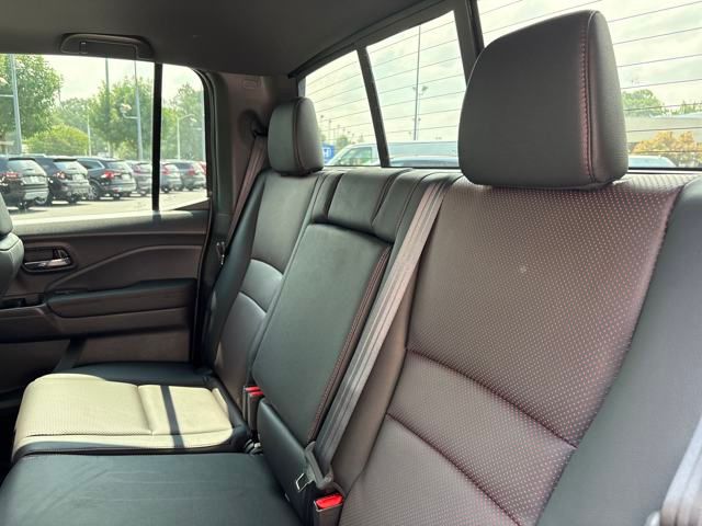 2025 Honda Ridgeline Black Edition photo 17