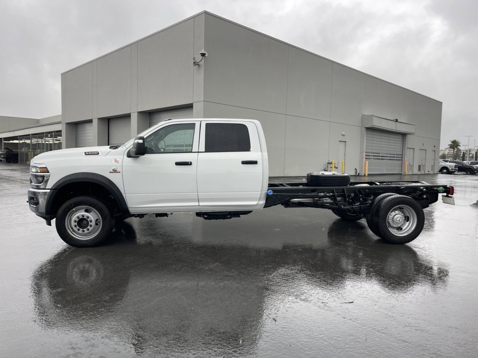 2025 Ram 5500 Tradesman photo 2