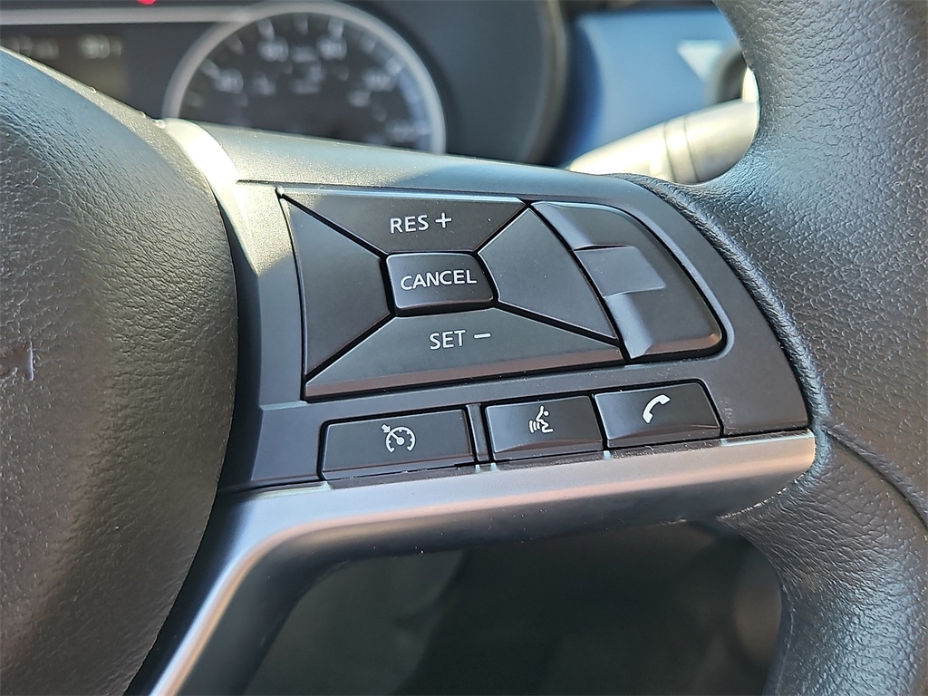 2025 Nissan Versa 1.6 SV photo 17