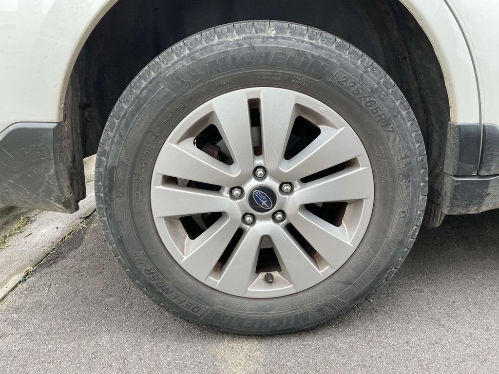 2018 Subaru Outback Premium photo 3