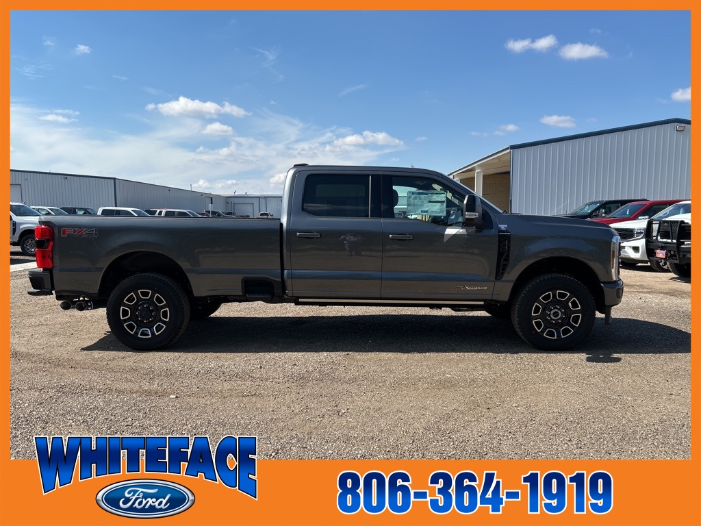 2026 Ford F-350 Platinum photo 4