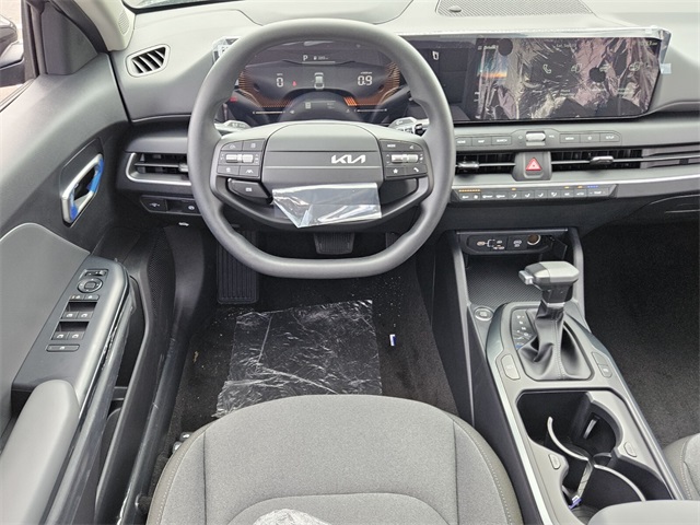2025 Kia K4 LXS photo 6