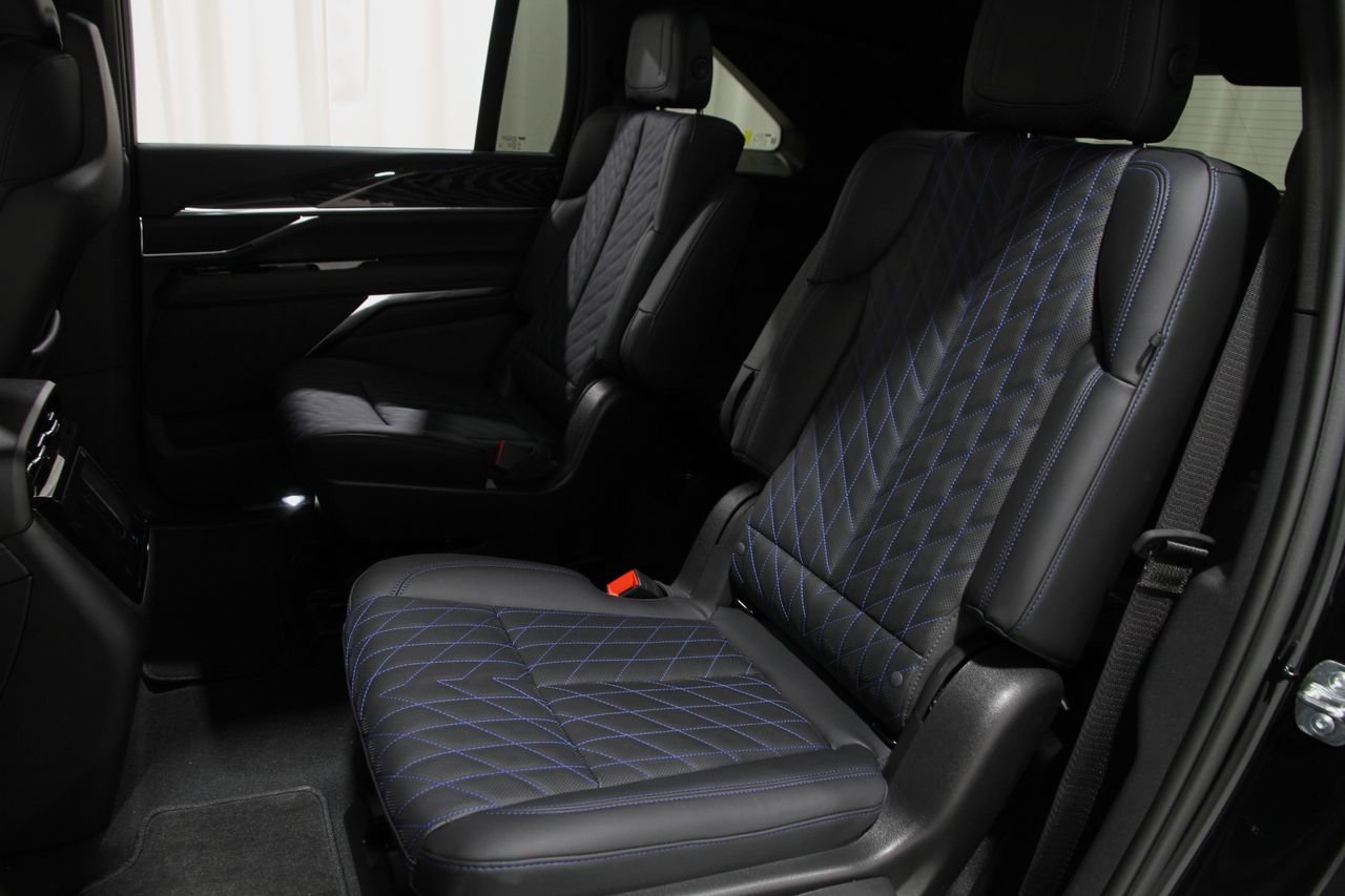 2025 Cadillac Escalade Luxury photo 22