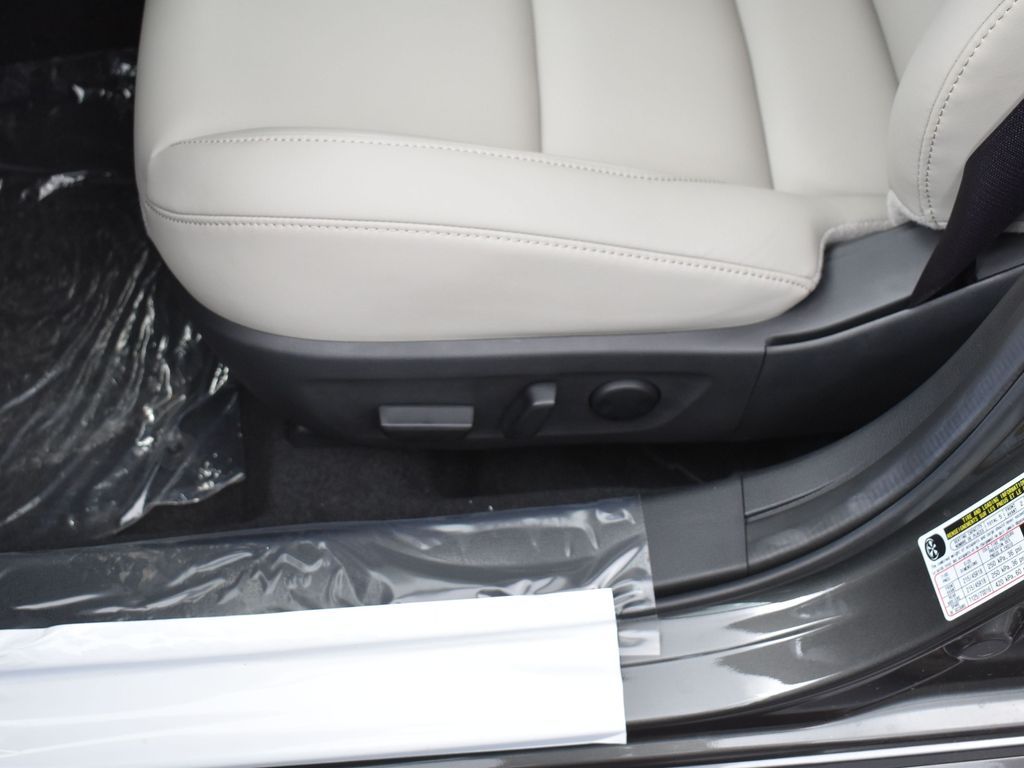 2025 Mazda Mazda3 2.5 s Preferred photo 9