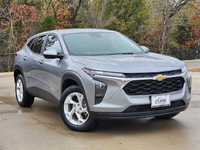 2024 Chevrolet Trax LS's photo