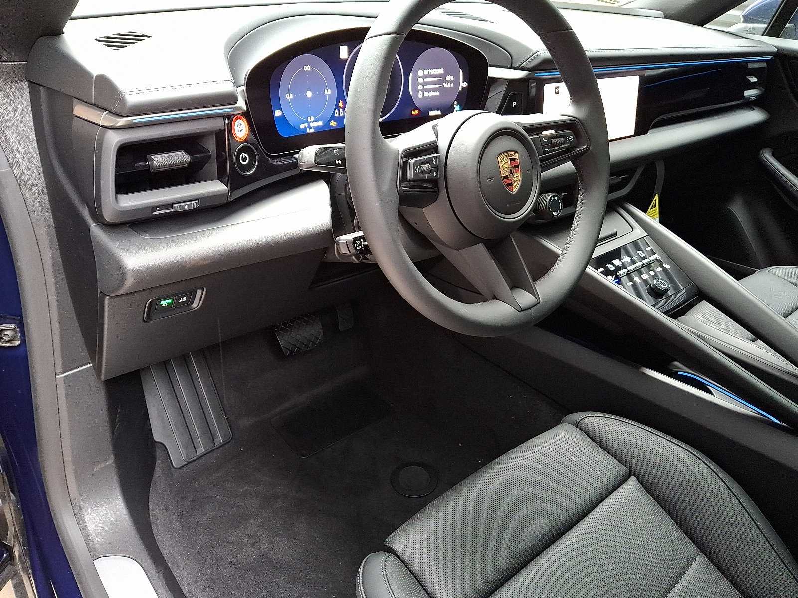 2025 Porsche Macan Electric 4 photo 4