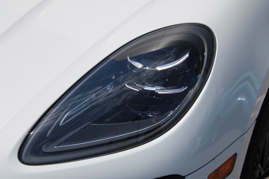 2023 Porsche Macan T photo 10