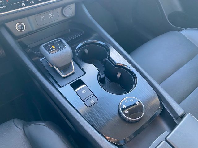 2023 Nissan Rogue SV photo 16