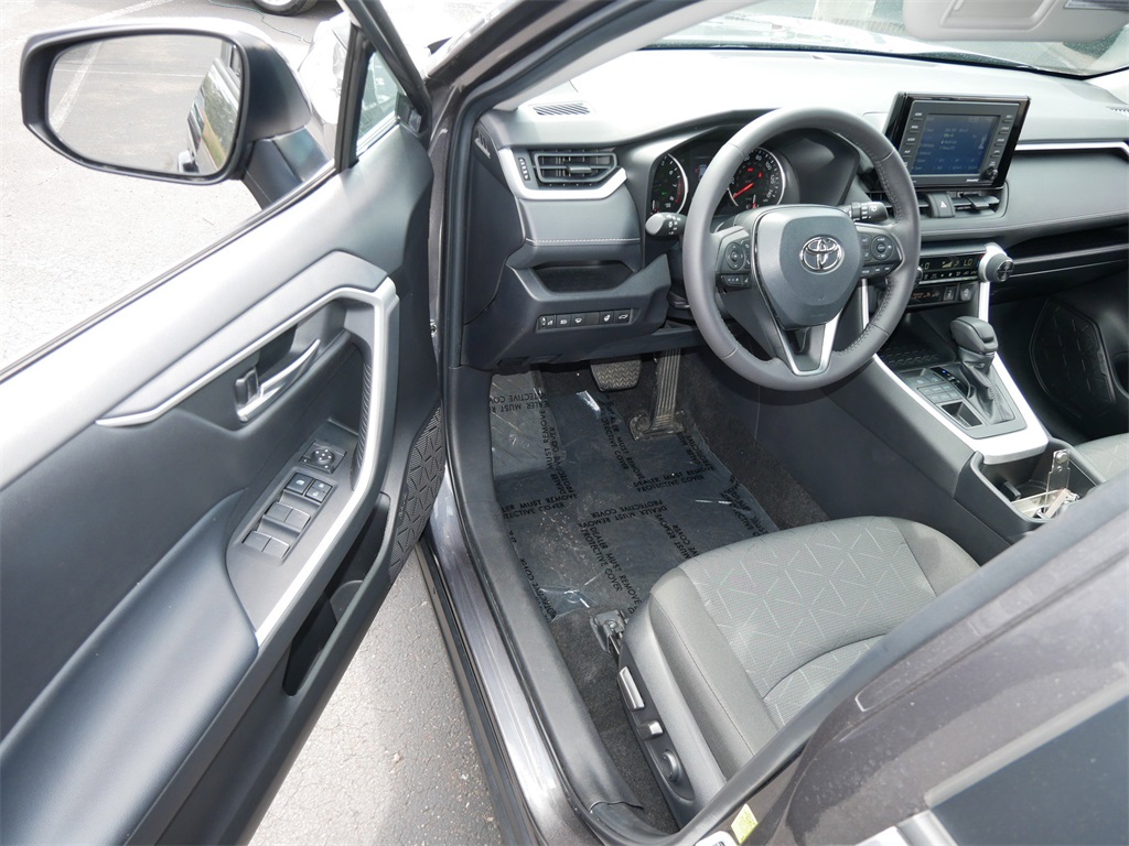 2022 Toyota RAV4 XLE photo 3