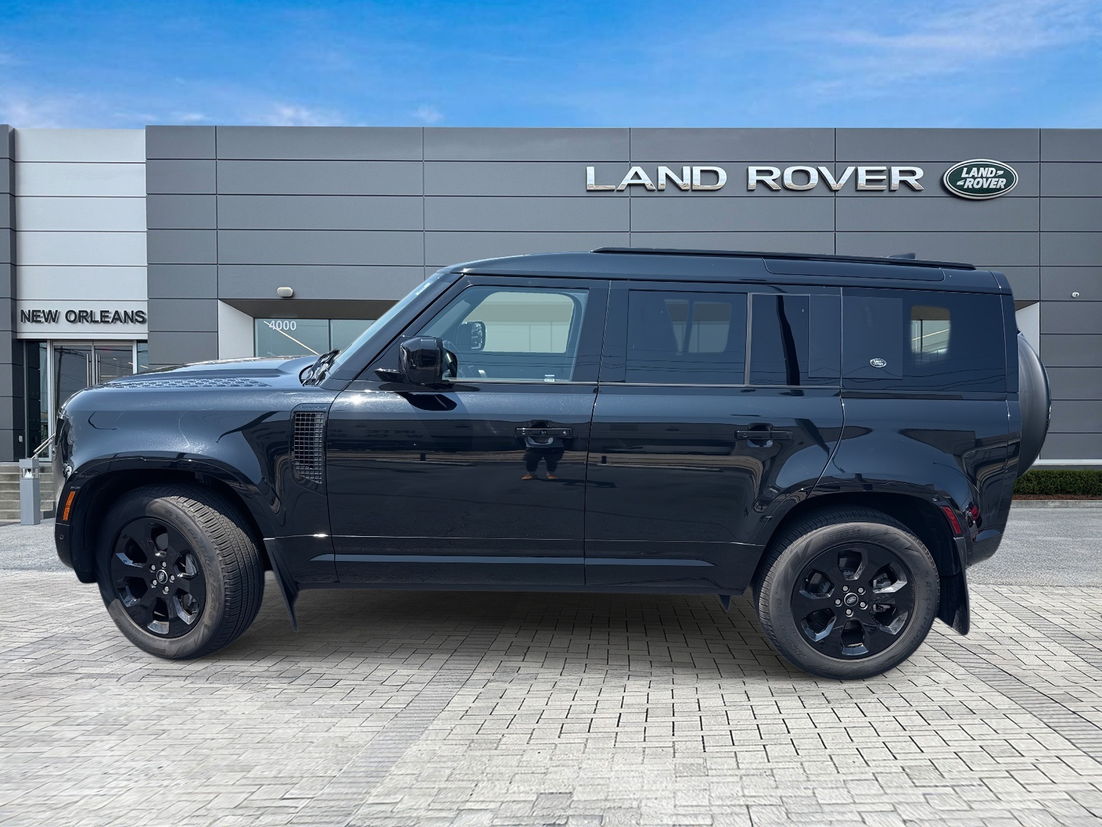 2024 Land Rover Defender 110 X-Dynamic SE photo 2