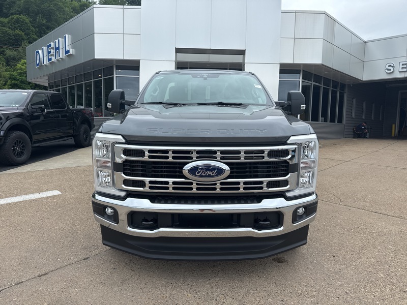 2025 Ford F-350 XLT photo 2