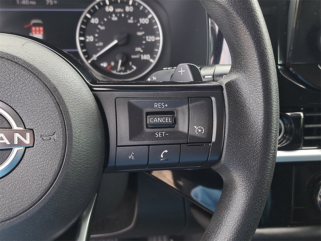 2022 Nissan Pathfinder S photo 25
