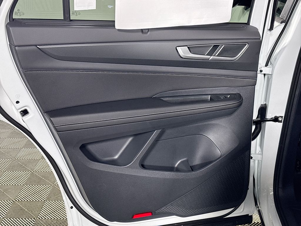 2025 Volkswagen Atlas Cross Sport SEL R-Line photo 20