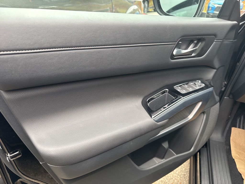 2025 Nissan Pathfinder SL photo 4