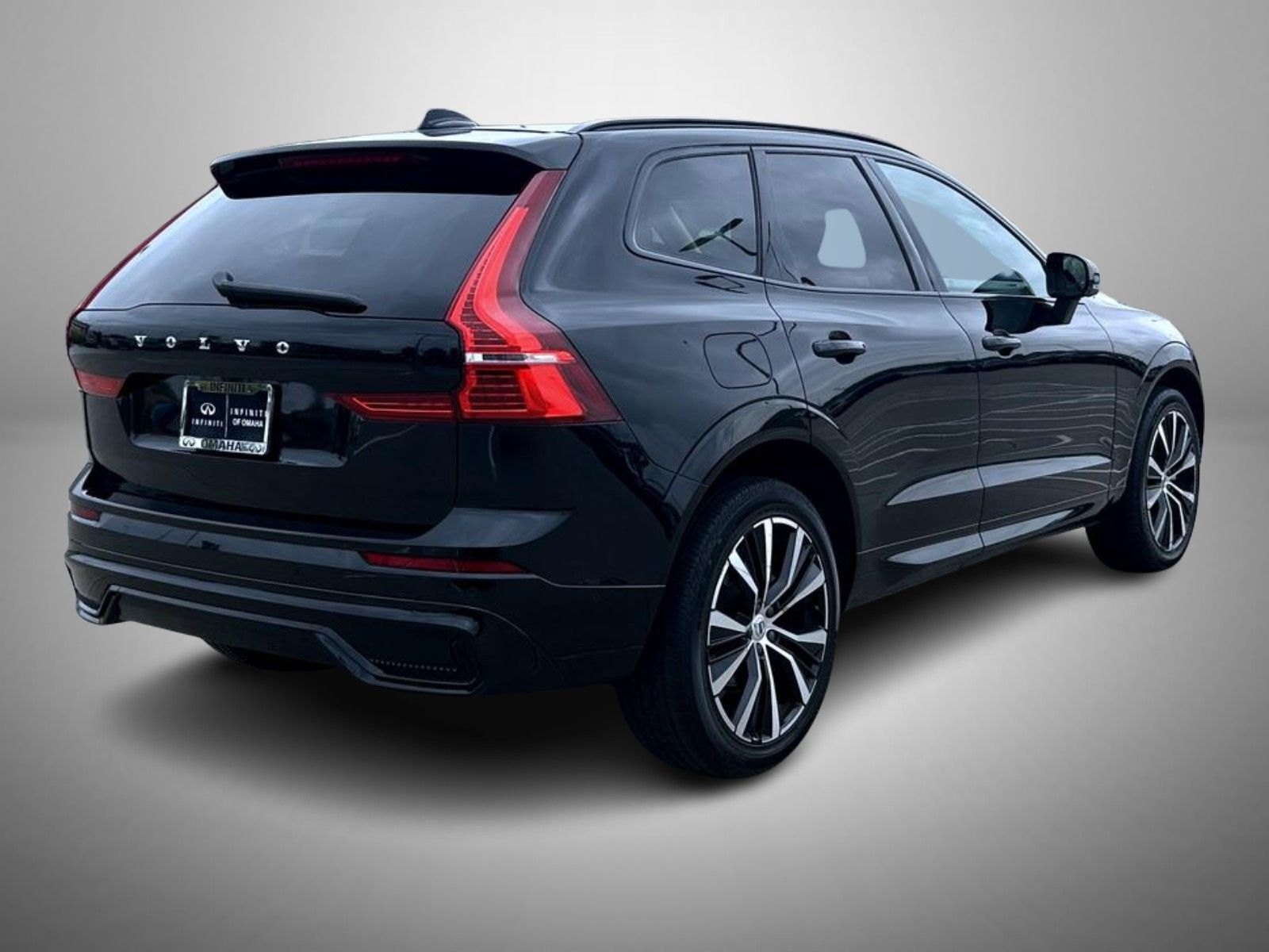 2024 Volvo XC60 B5 Plus photo 4