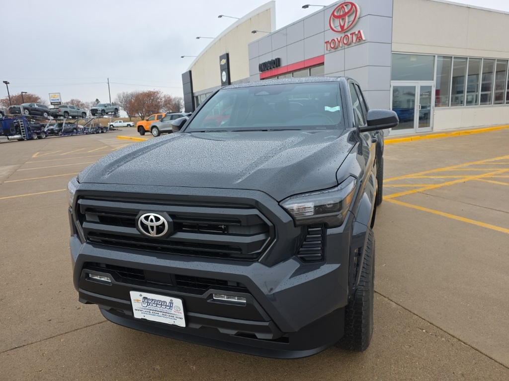 2025 Toyota Tacoma SR5's photo