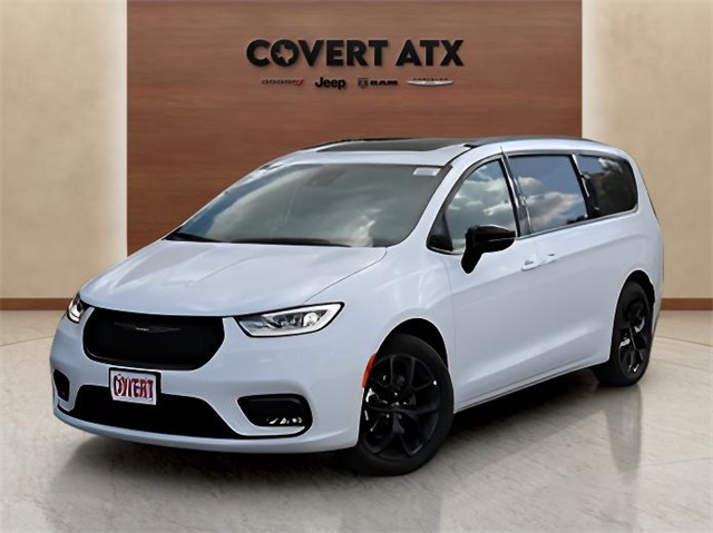 2026 Chrysler Pacifica Limited's photo