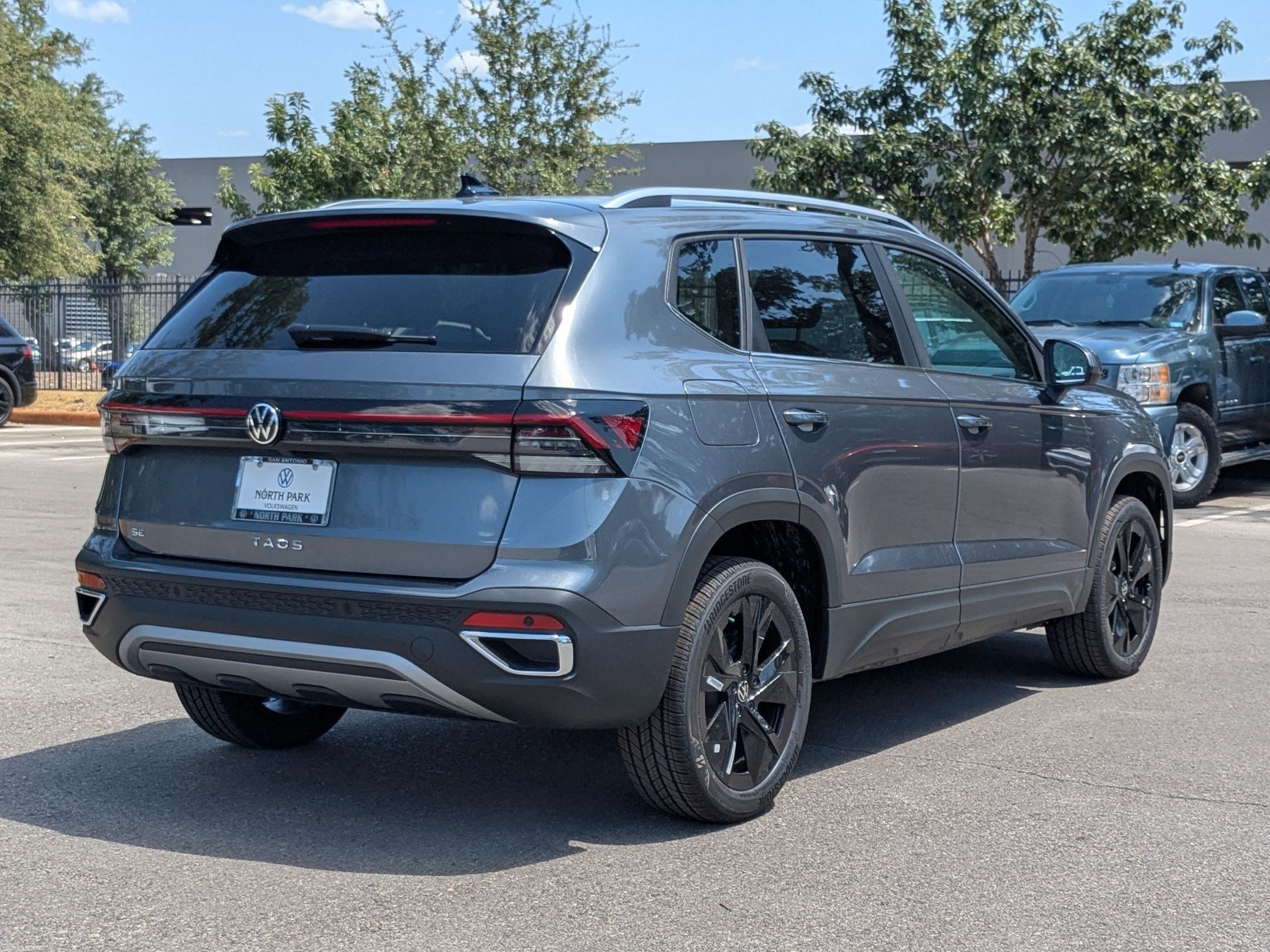 2025 Volkswagen Taos SE photo 2