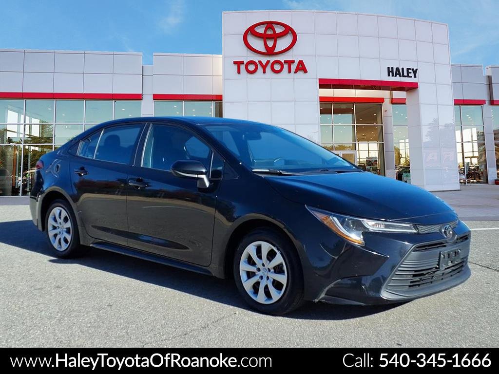 2024 Toyota Corolla LE's photo