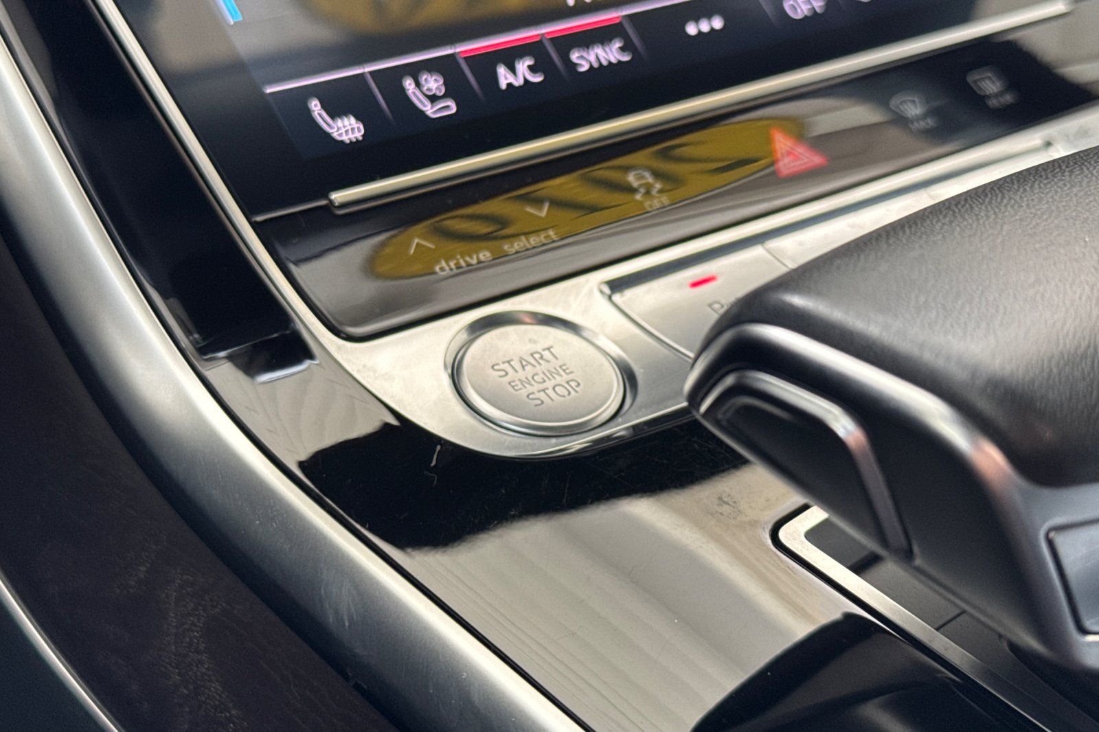 2019 Audi Q8 Prestige photo 19