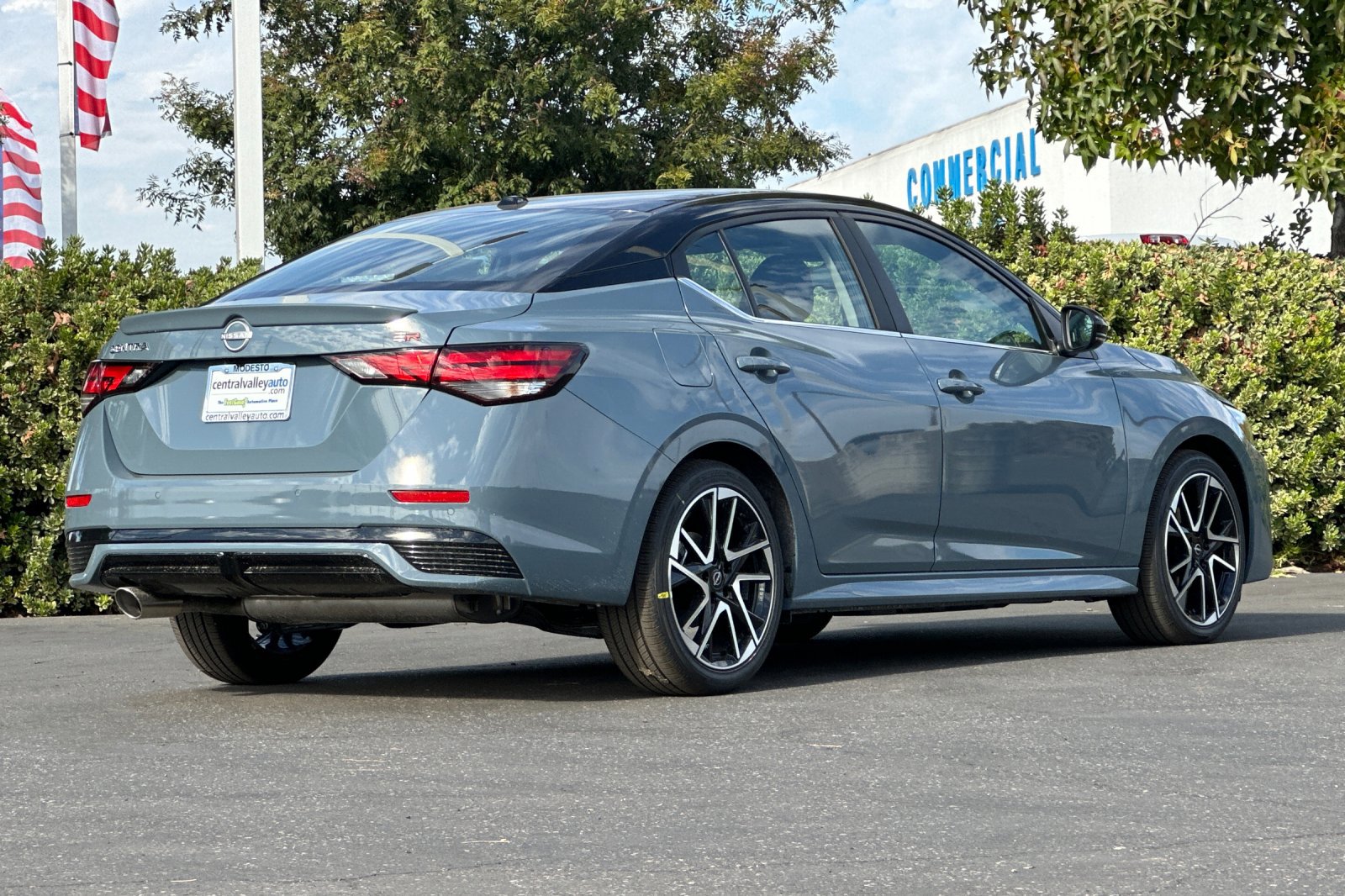 2025 Nissan Sentra SR photo 4