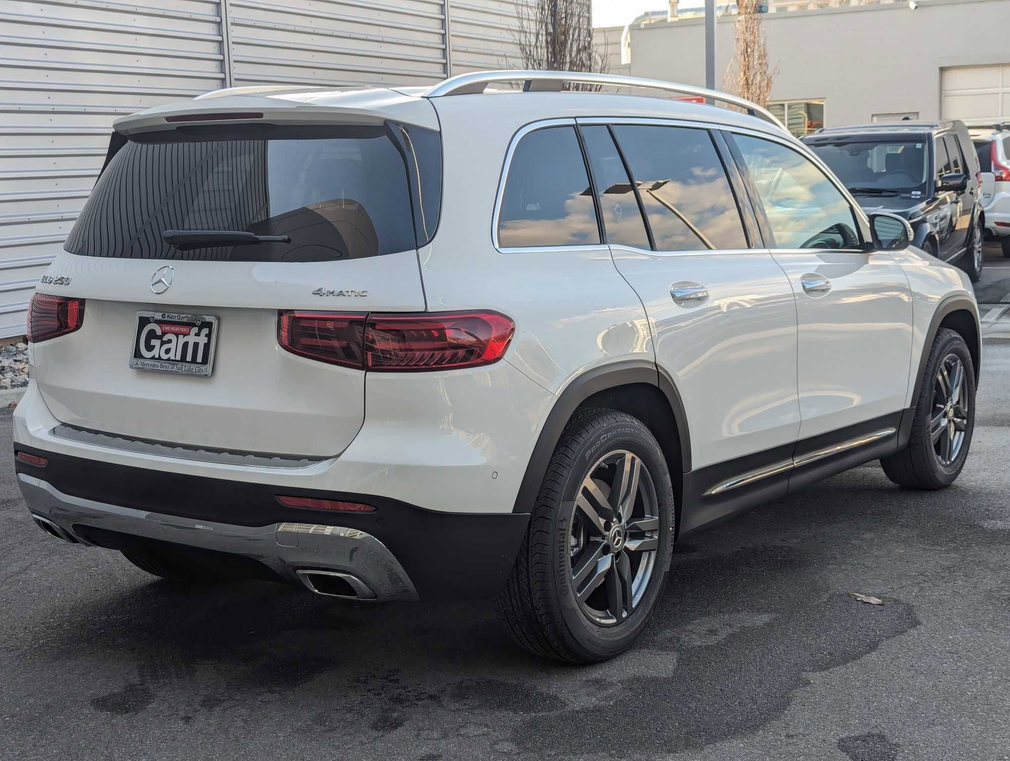 2024 Mercedes Benz GLB 250 4MATIC photo 2