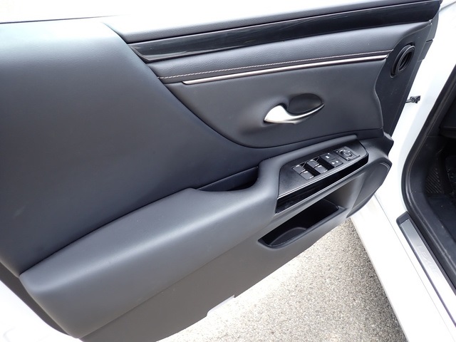2022 Lexus ES 350 photo 19