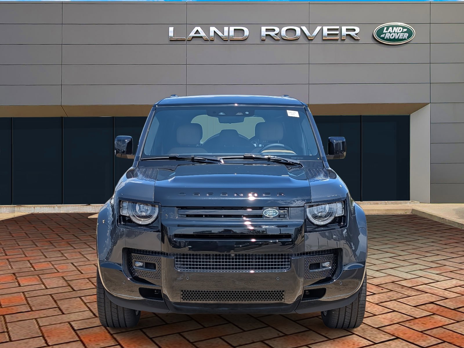 2025 Land Rover Defender 110 photo 2