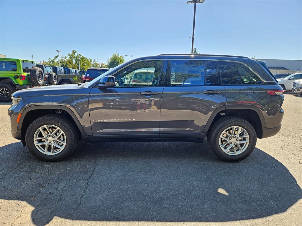 2025 Jeep Grand Cherokee Laredo X photo 4