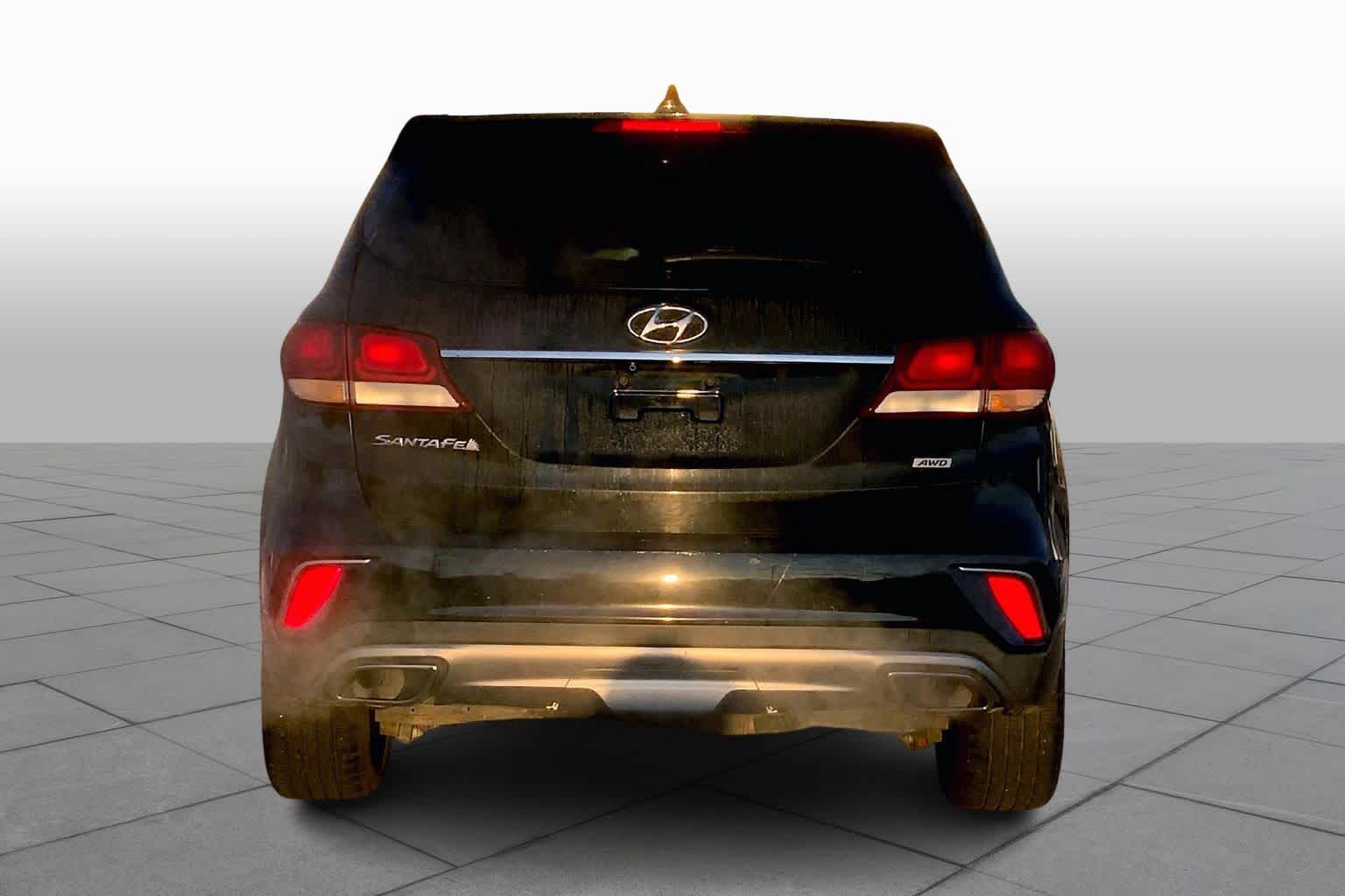 2017 Hyundai Santa Fe SE photo 4