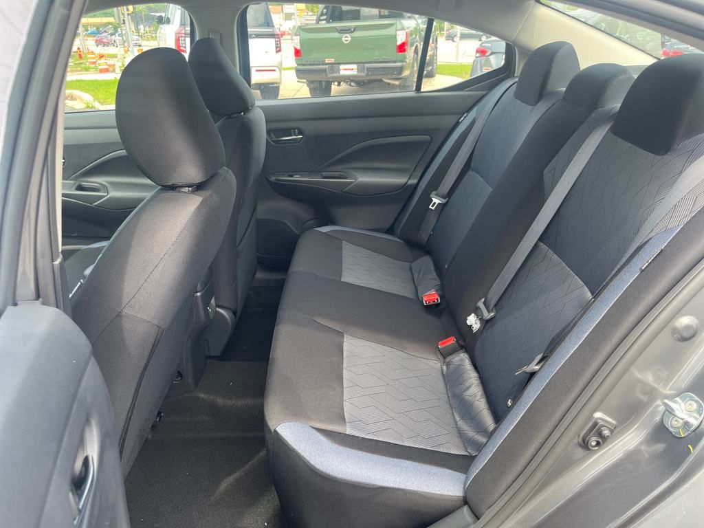 2025 Nissan Versa 1.6 SV photo 14