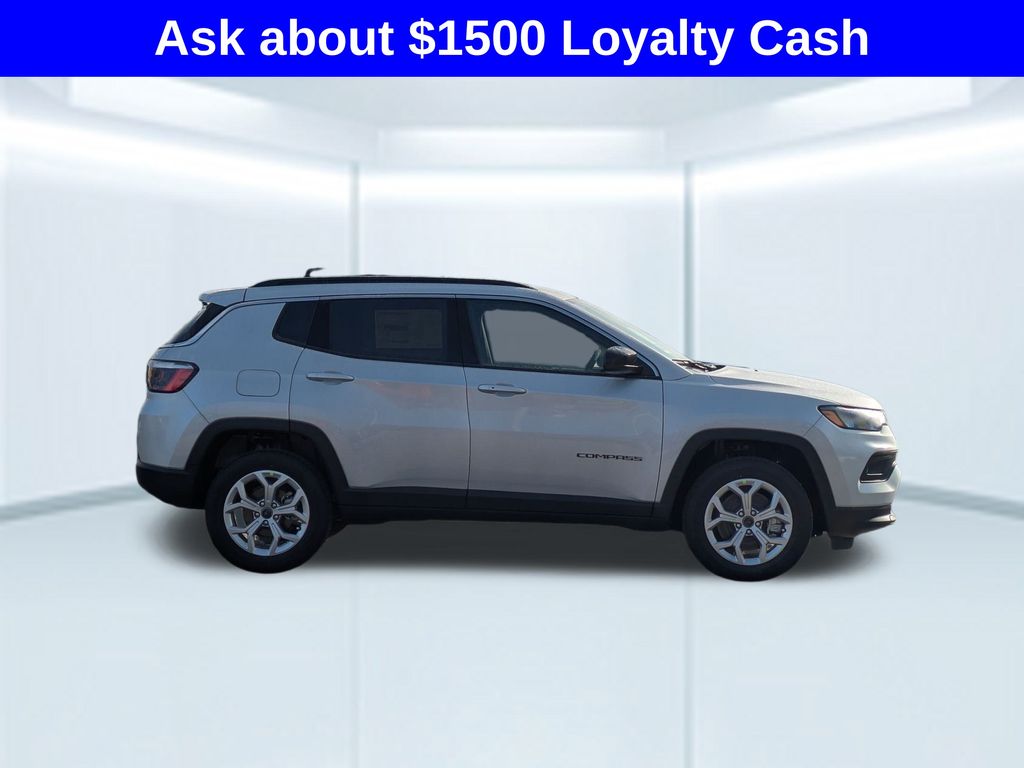 2026 Jeep Compass Latitude photo 2
