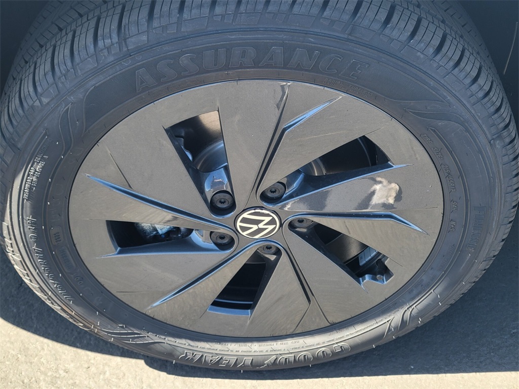 2025 Volkswagen Taos S photo 5