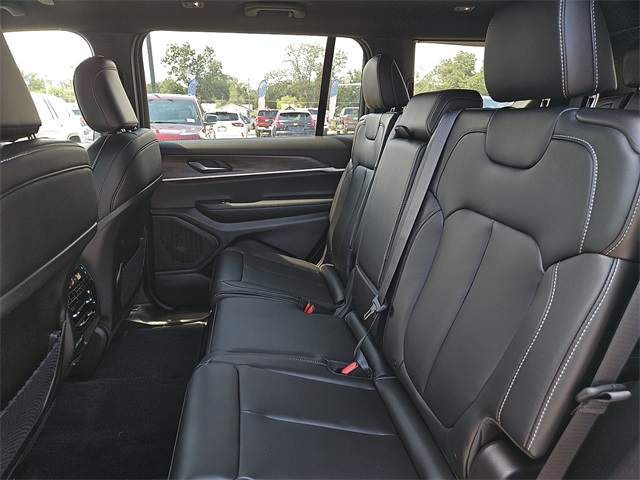 2025 Jeep Grand Cherokee Limited photo 11