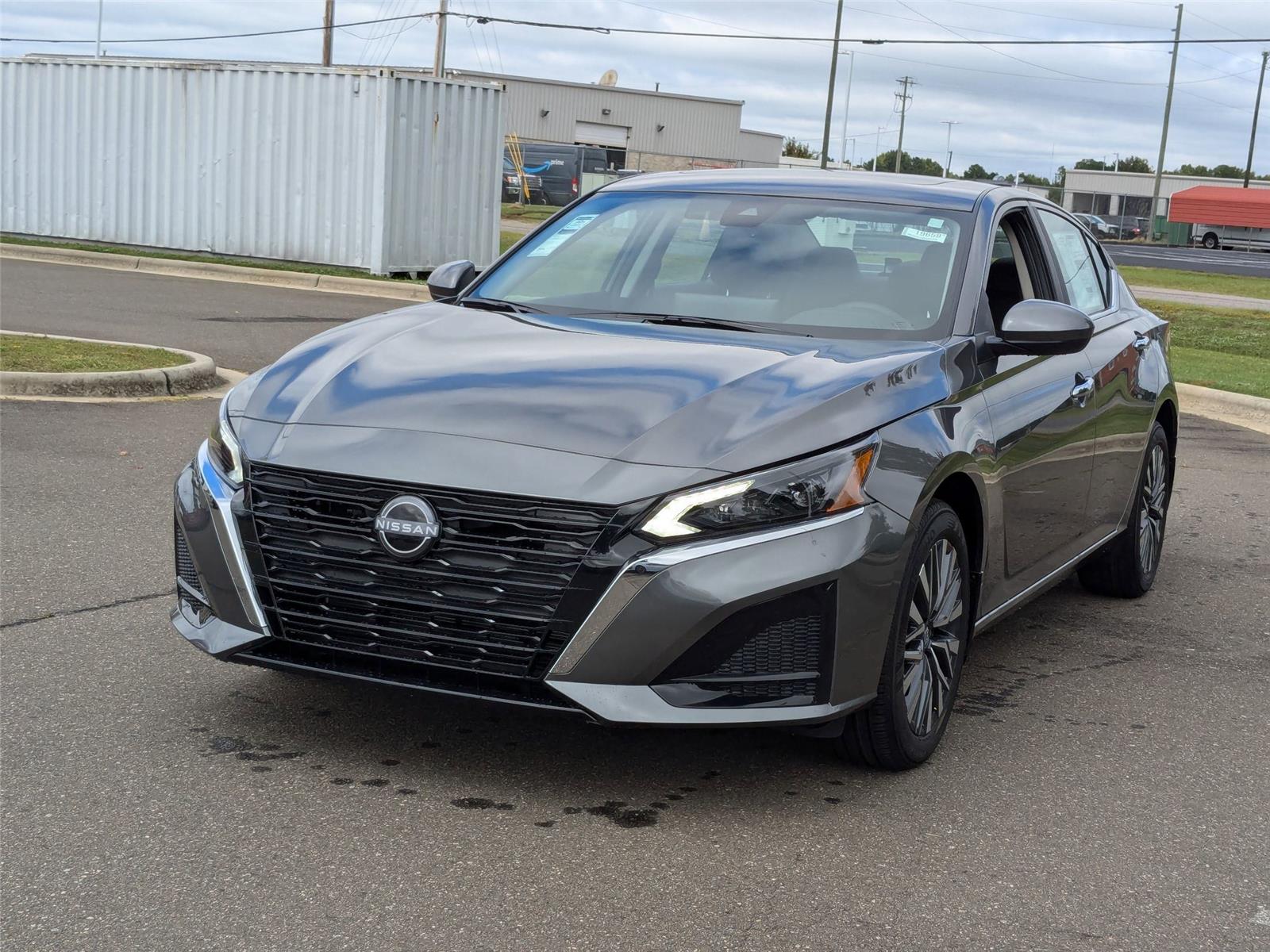 2025 Nissan Altima SV's photo