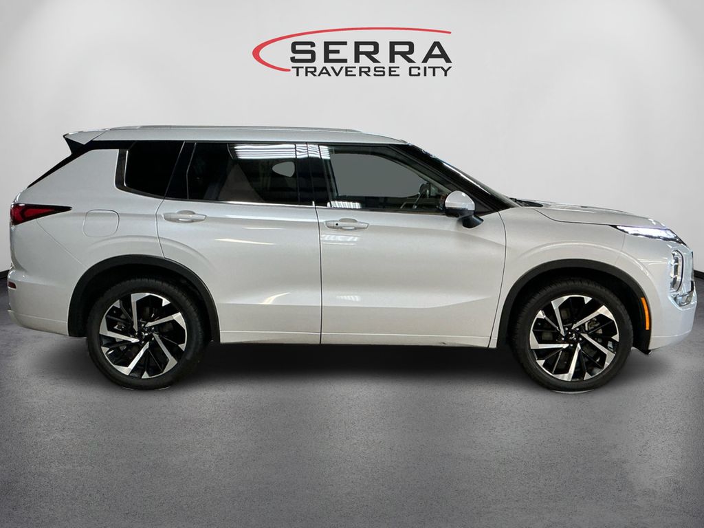 2024 Mitsubishi Outlander SEL photo 4