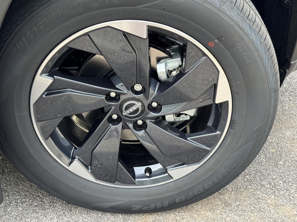 2026 Nissan Rogue SV photo 8