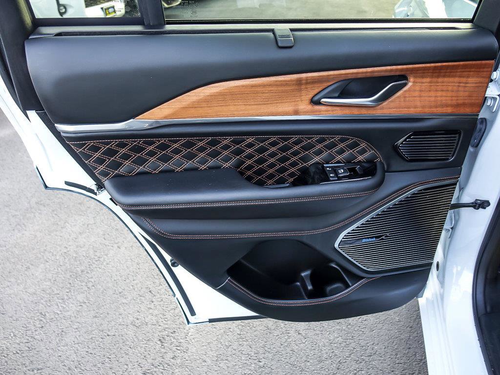 2023 JEEP GRAND CHEROKEE - Image 30