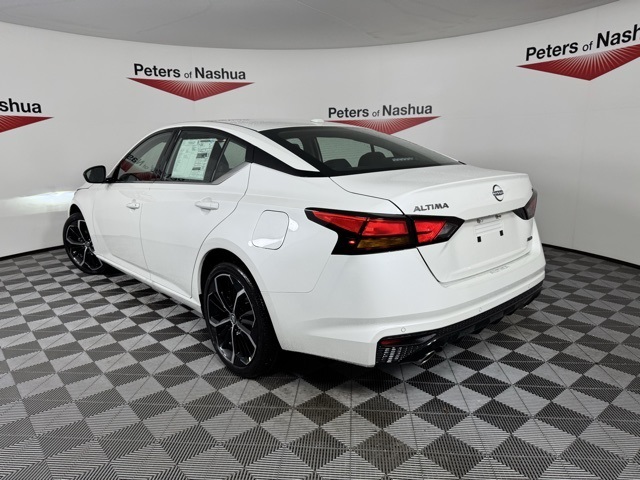 2025 Nissan Altima SR photo 4