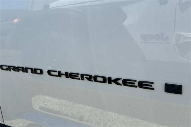 2023 Jeep Grand Cherokee Altitude photo 6