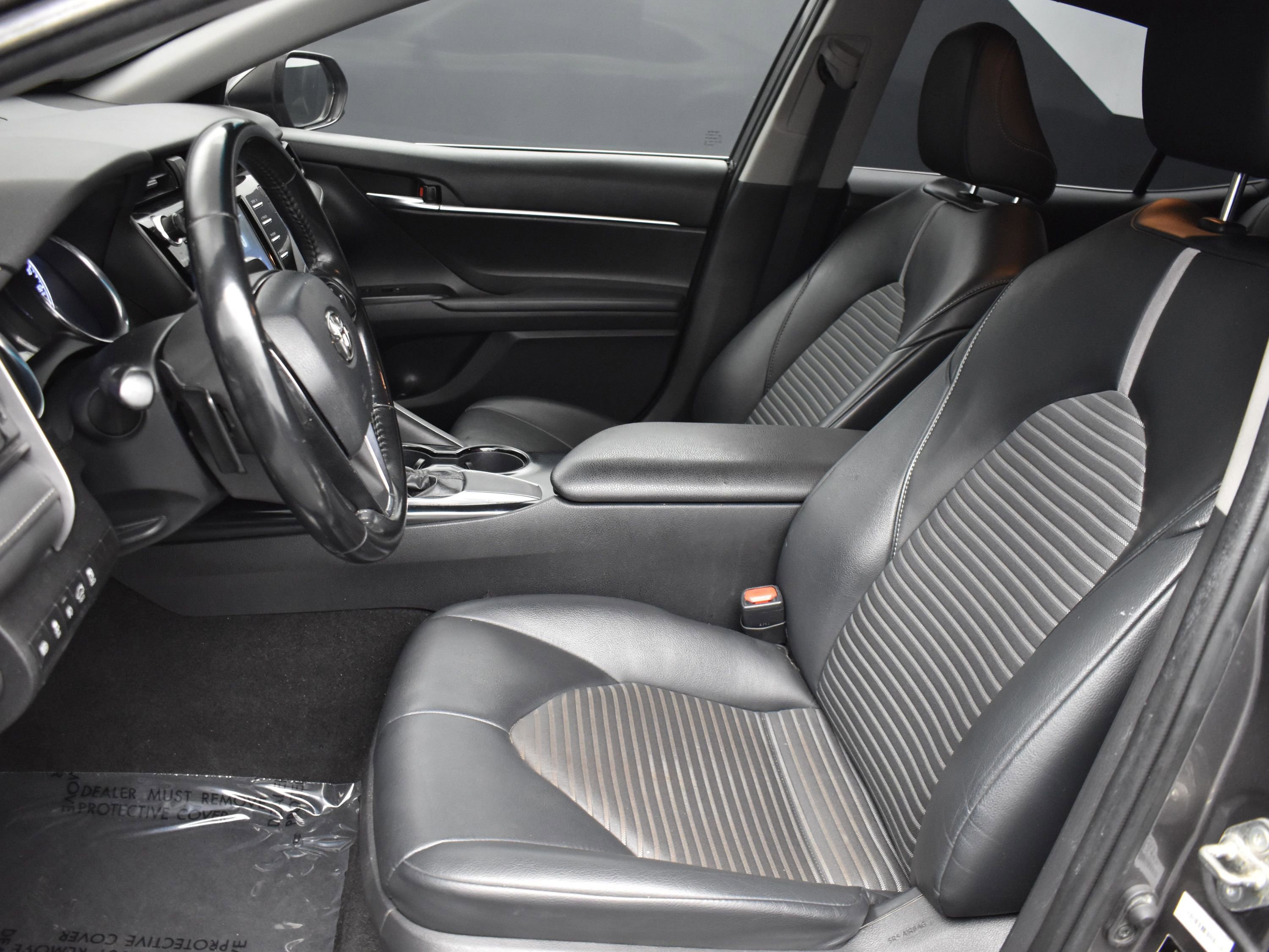 2020 Toyota Camry SE photo 14
