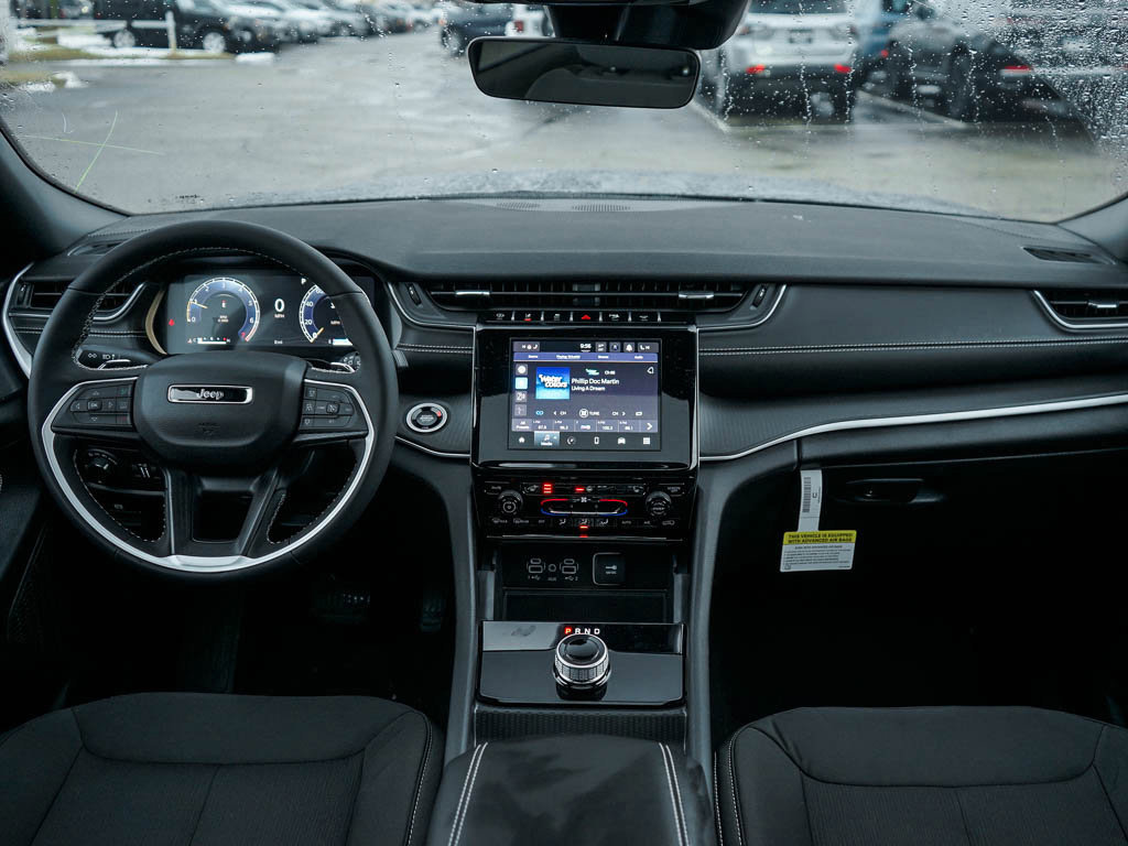 2025 Jeep Grand Cherokee Laredo X photo 12