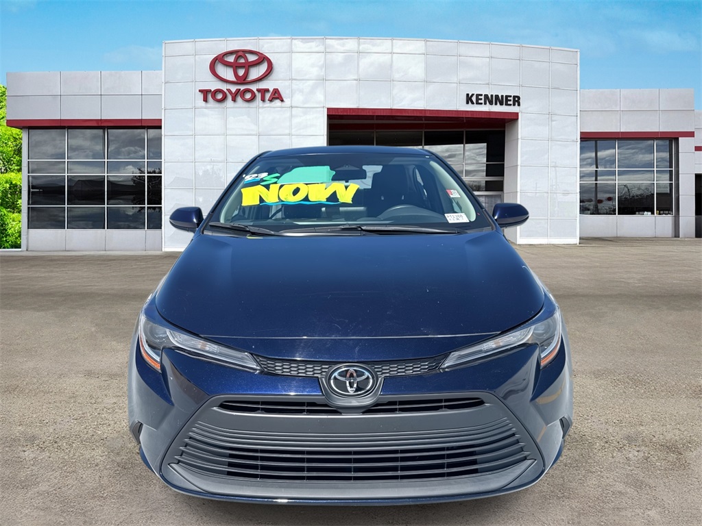 2023 Toyota Corolla LE photo 2