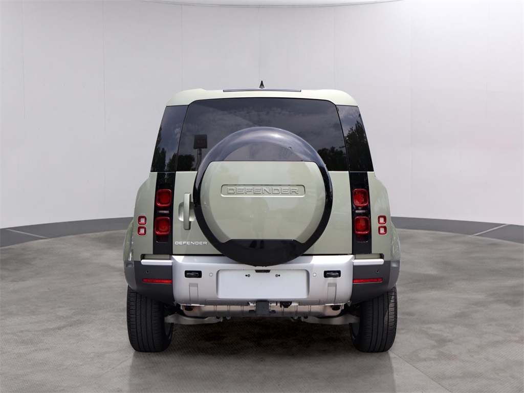 2025 Land Rover Defender 110 S photo 5