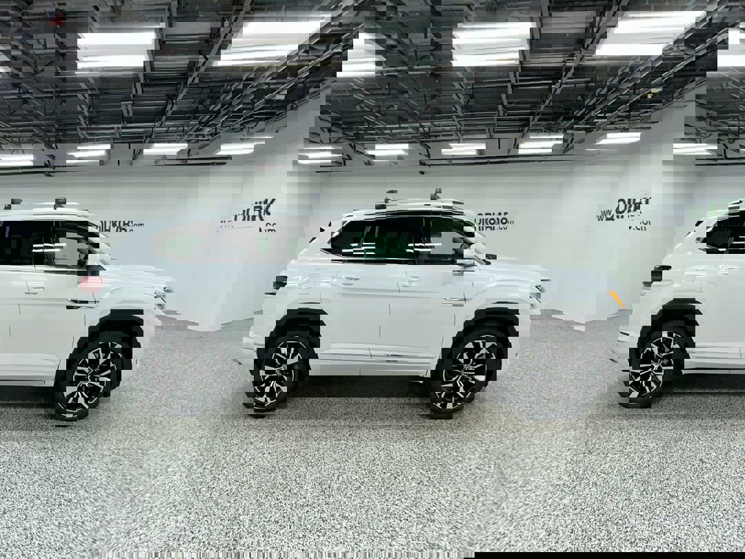 2026 Volkswagen Atlas SEL Premium R-Line photo 2