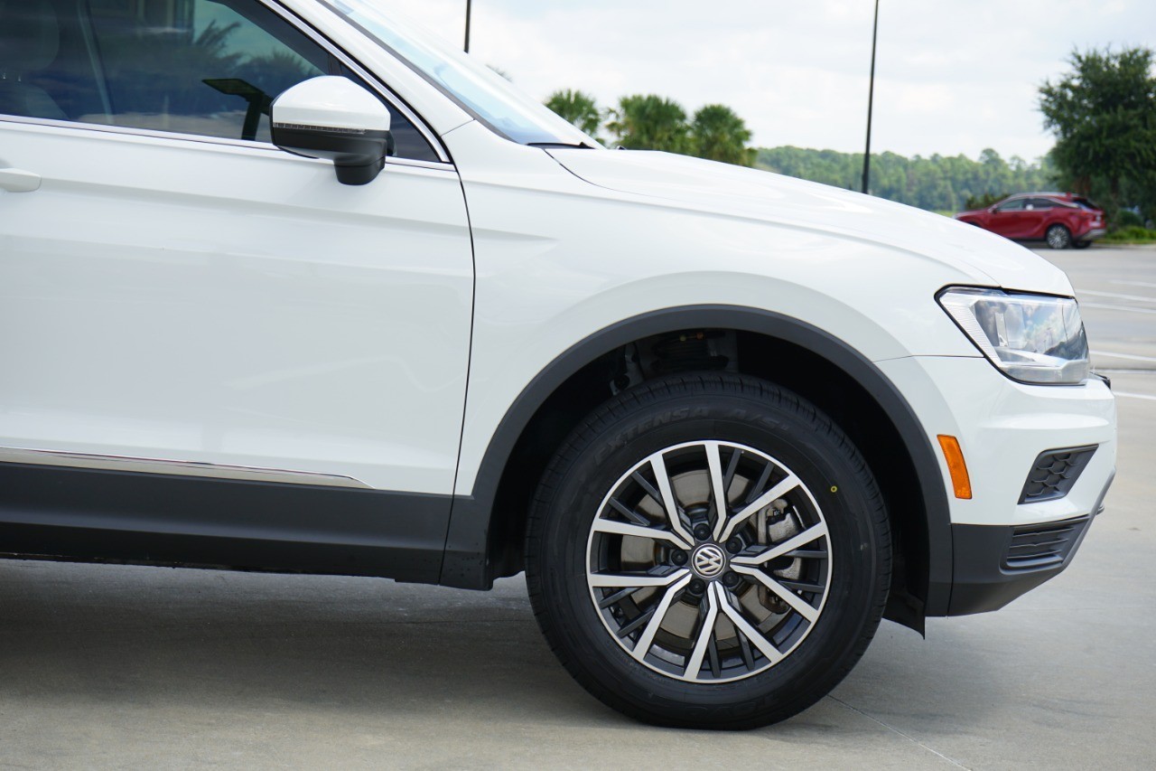 2020 Volkswagen Tiguan SEL photo 9