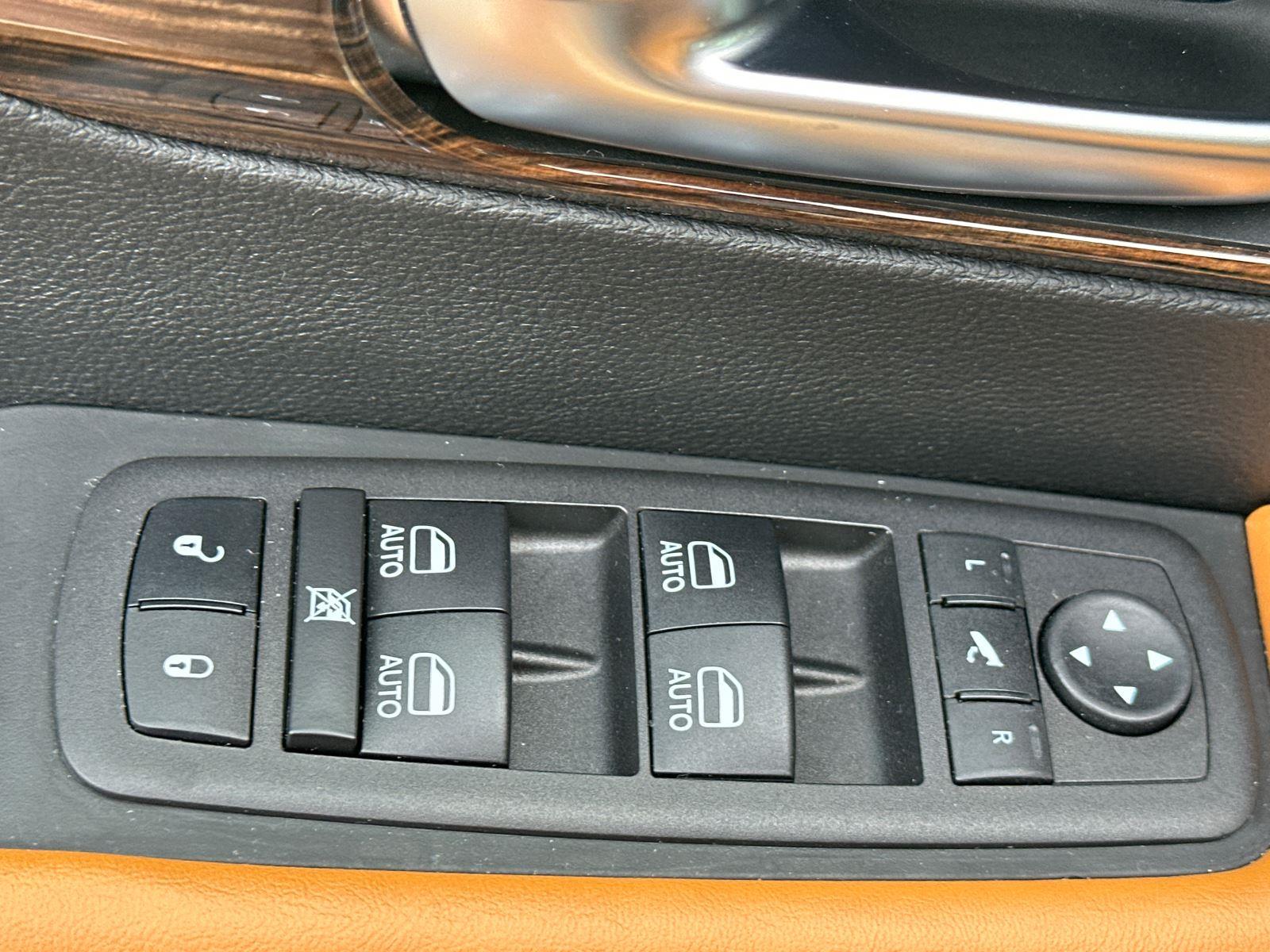 2023 Chrysler Pacifica Hybrid Pinnacle photo 11