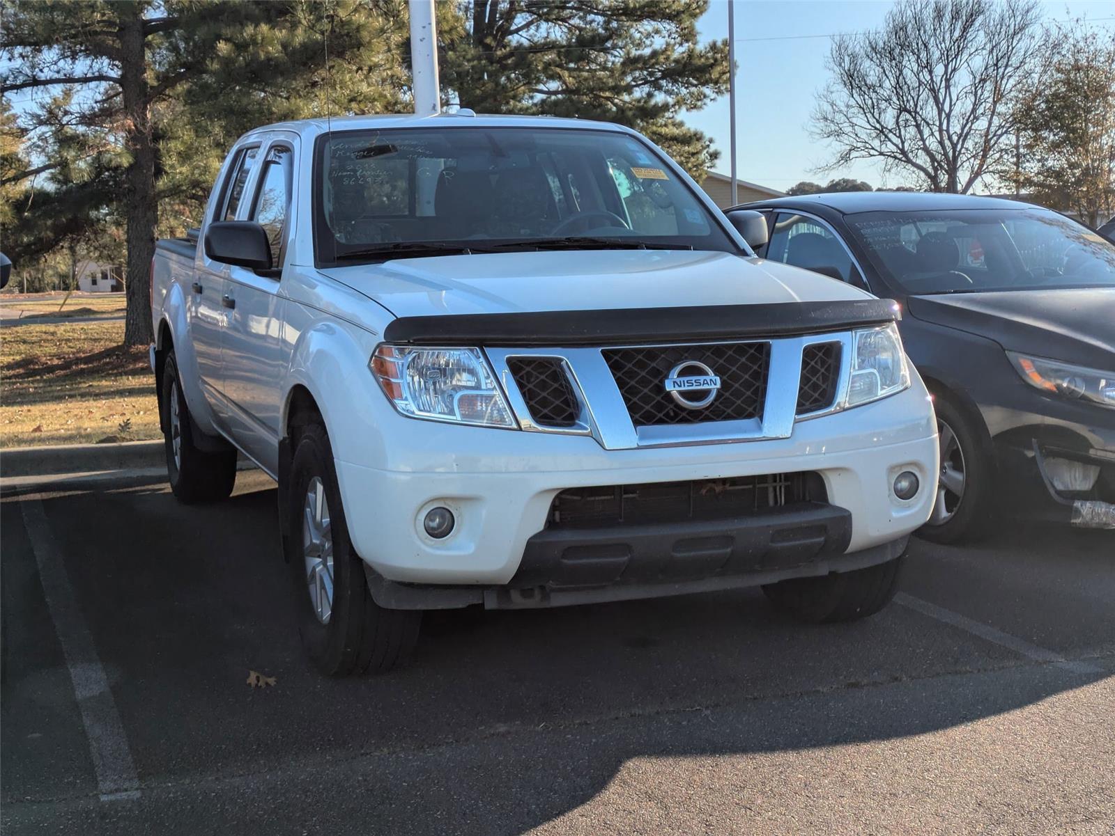 2015 Nissan Frontier SV photo 3