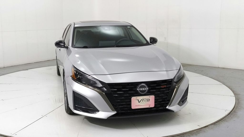 2024 Nissan Altima SR photo 8